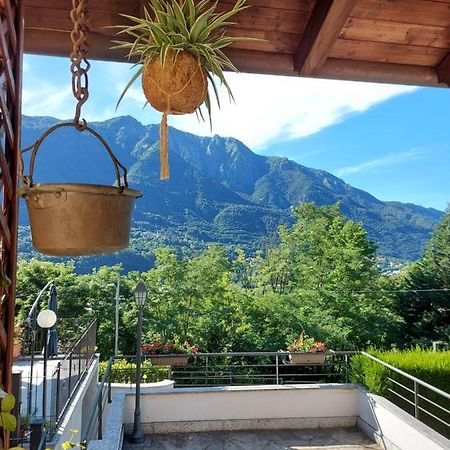 Casa Vacanza Il Glicine Casale Corte Cerro Екстер'єр фото