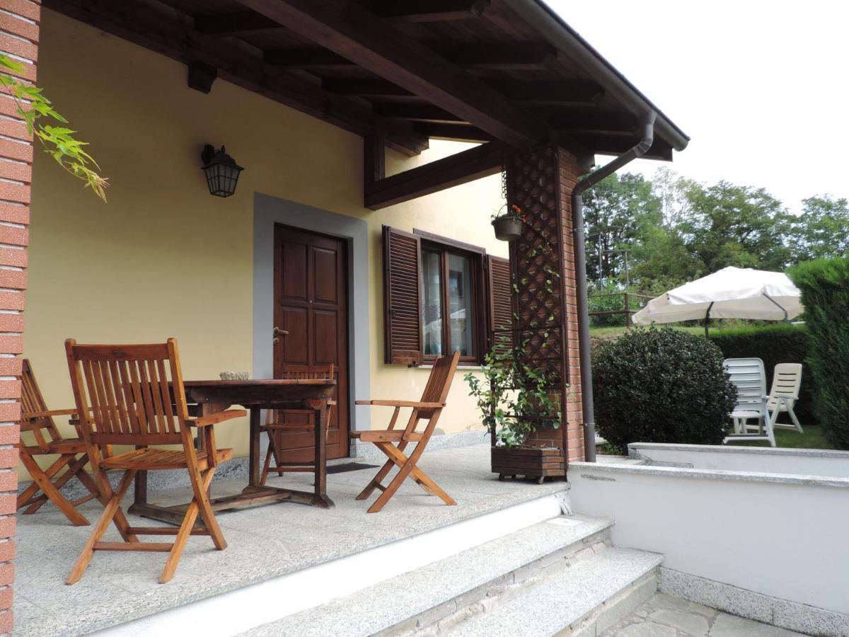 Casa Vacanza Il Glicine Casale Corte Cerro Екстер'єр фото