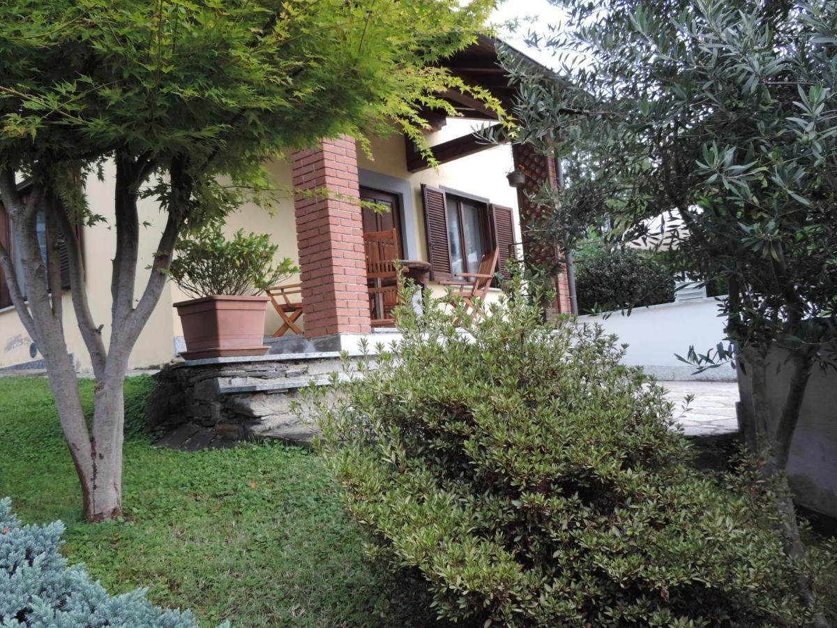 Casa Vacanza Il Glicine Casale Corte Cerro Екстер'єр фото