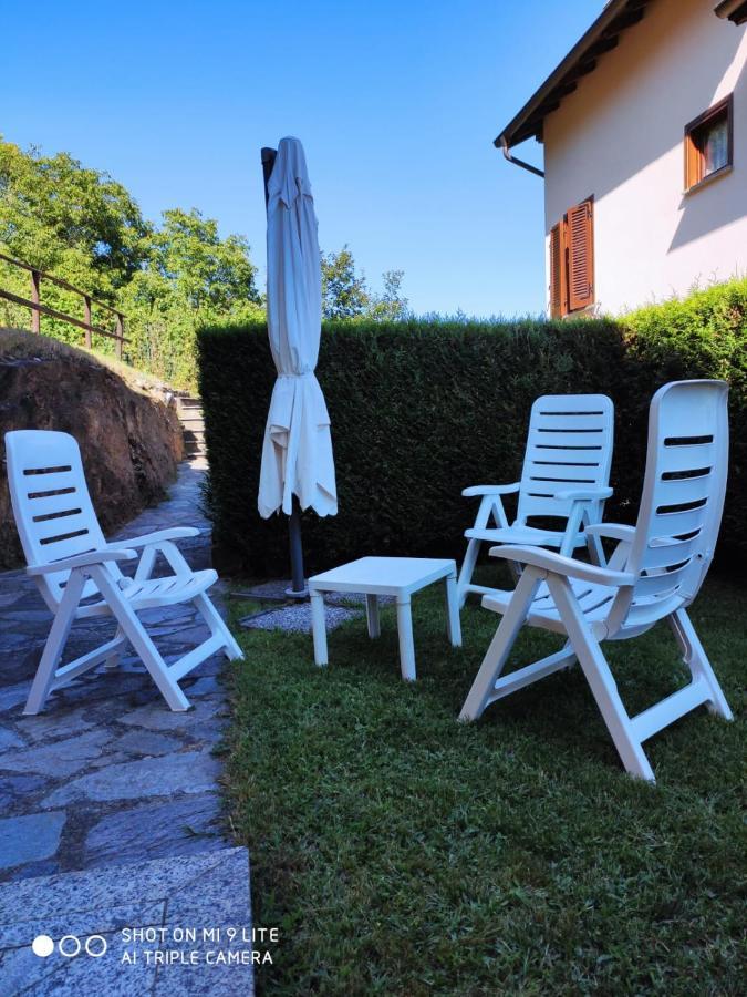 Casa Vacanza Il Glicine Casale Corte Cerro Екстер'єр фото