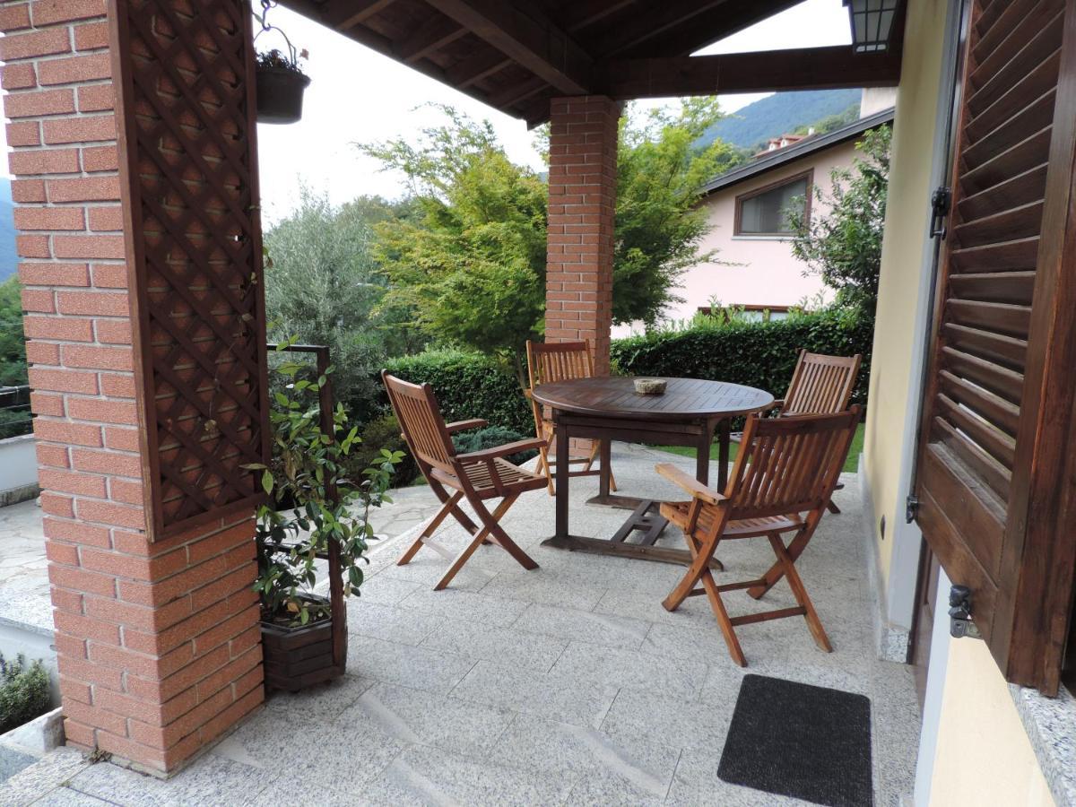 Casa Vacanza Il Glicine Casale Corte Cerro Екстер'єр фото