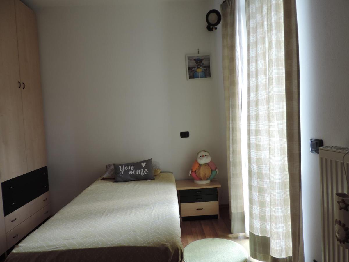 Casa Vacanza Il Glicine Casale Corte Cerro Екстер'єр фото