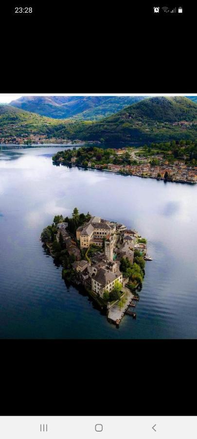 Casa Vacanza Il Glicine Casale Corte Cerro Екстер'єр фото