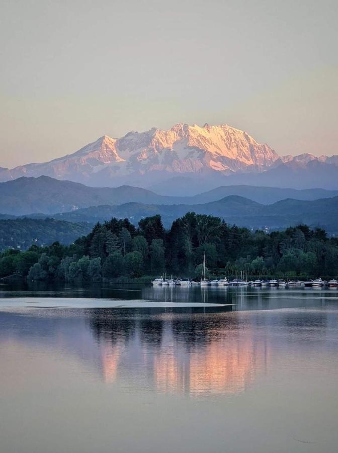 Casa Vacanza Il Glicine Casale Corte Cerro Екстер'єр фото