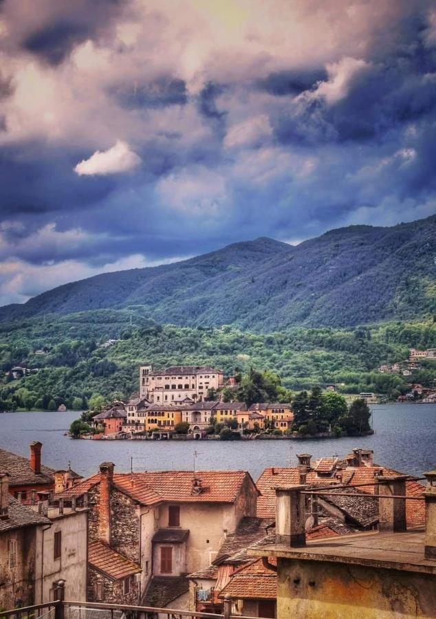 Casa Vacanza Il Glicine Casale Corte Cerro Екстер'єр фото