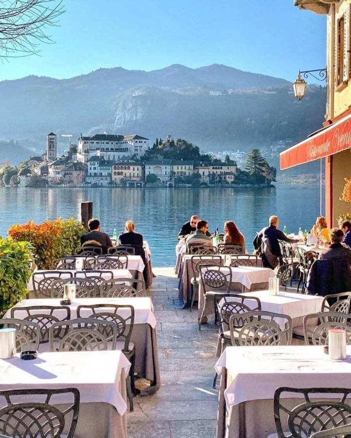 Casa Vacanza Il Glicine Casale Corte Cerro Екстер'єр фото