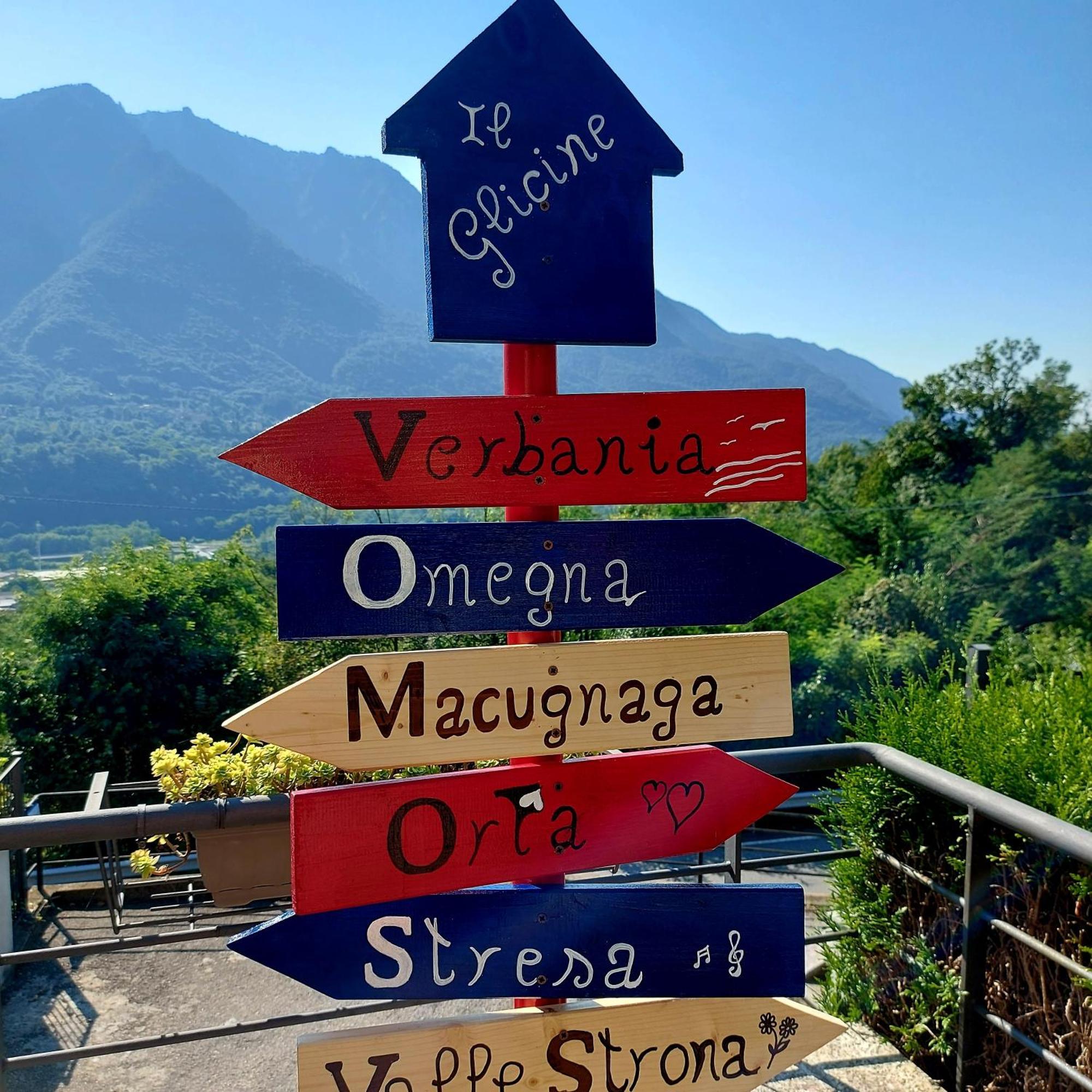 Casa Vacanza Il Glicine Casale Corte Cerro Екстер'єр фото