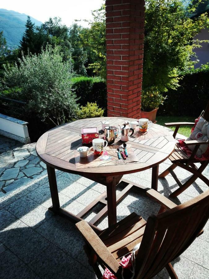 Casa Vacanza Il Glicine Casale Corte Cerro Екстер'єр фото