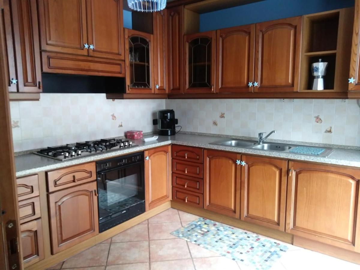 Casa Vacanza Il Glicine Casale Corte Cerro Екстер'єр фото