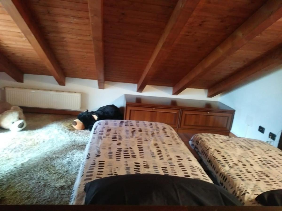 Casa Vacanza Il Glicine Casale Corte Cerro Екстер'єр фото